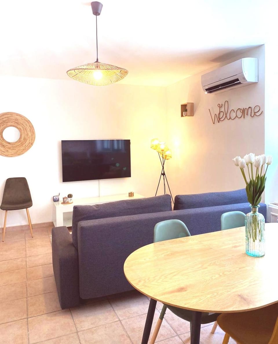 TV and multimedia, Living room, air conditioner