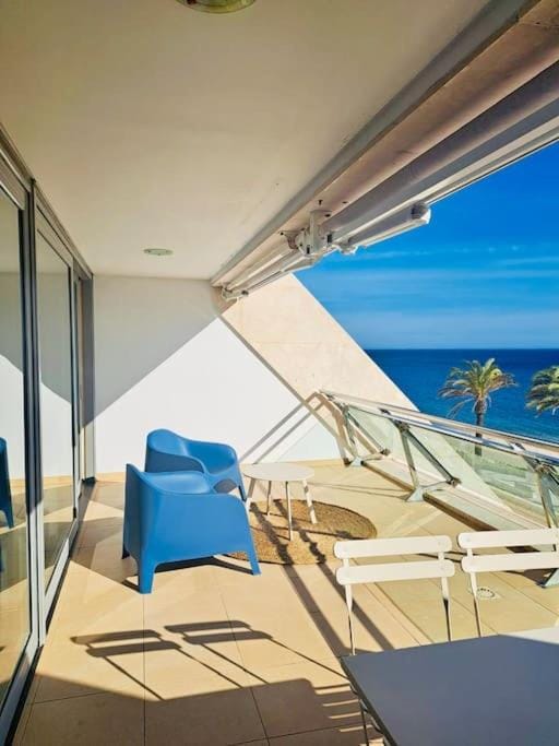 Sesimbra Califórnia beach front Apartment in Sesimbra