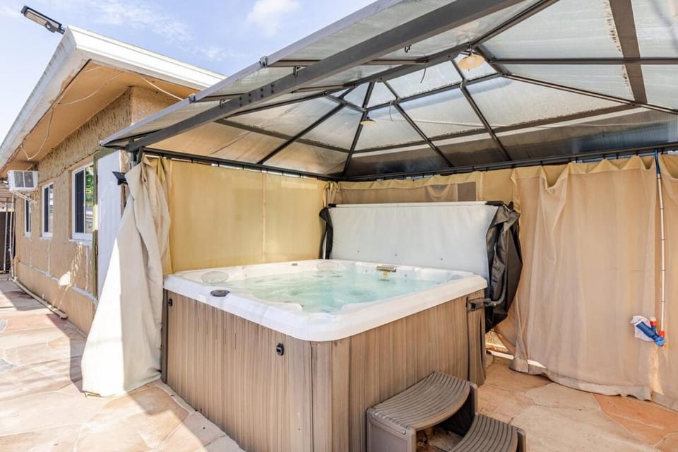 Sunrise Efficiency Vacation rental in Lauderhill