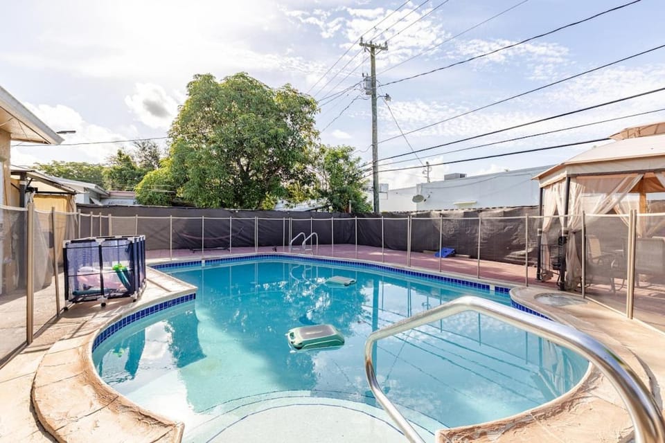 Sunrise Efficiency Vacation rental in Lauderhill