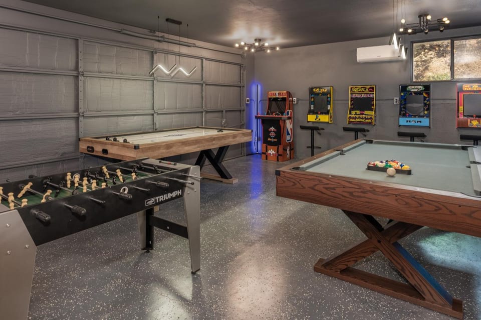 Yosemite Sunrise House with hot tub/views/game room House in Sierra Nevada