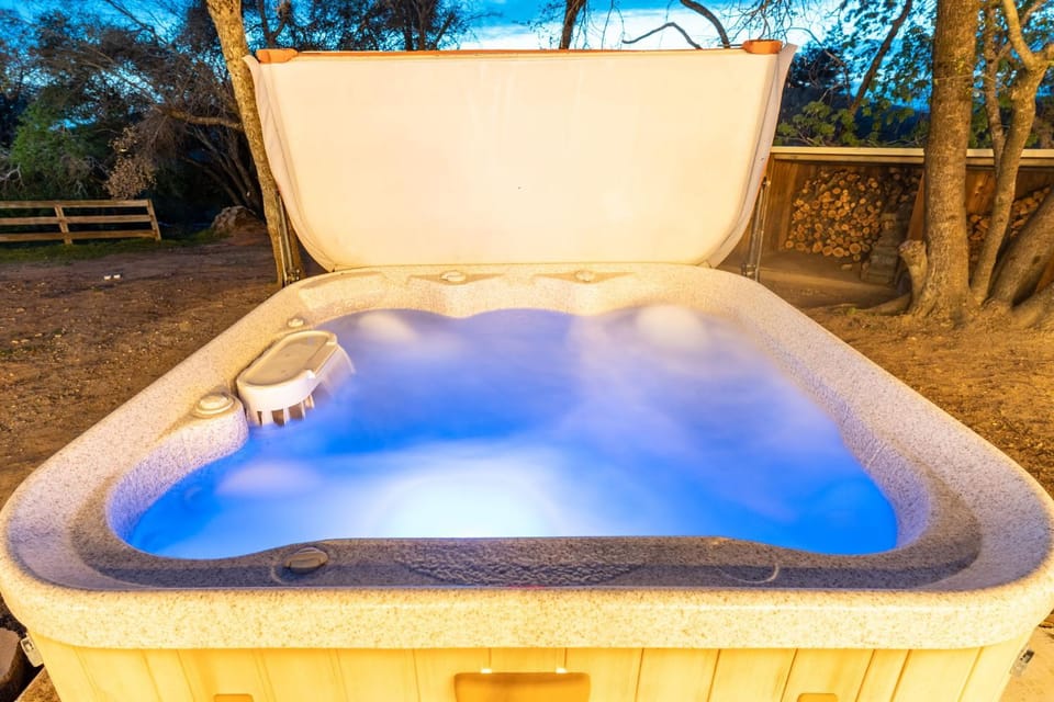 Sunset Retreat- TWO houses with hot tub, firepit, multiple kitchens, sleeps 20 House in Sierra Nevada