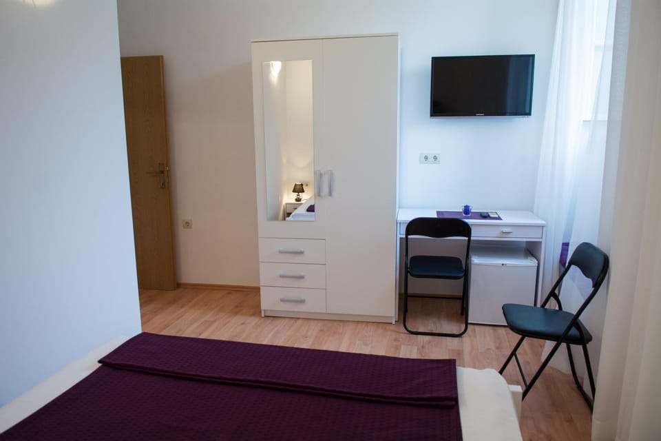 Seating area, Bedroom