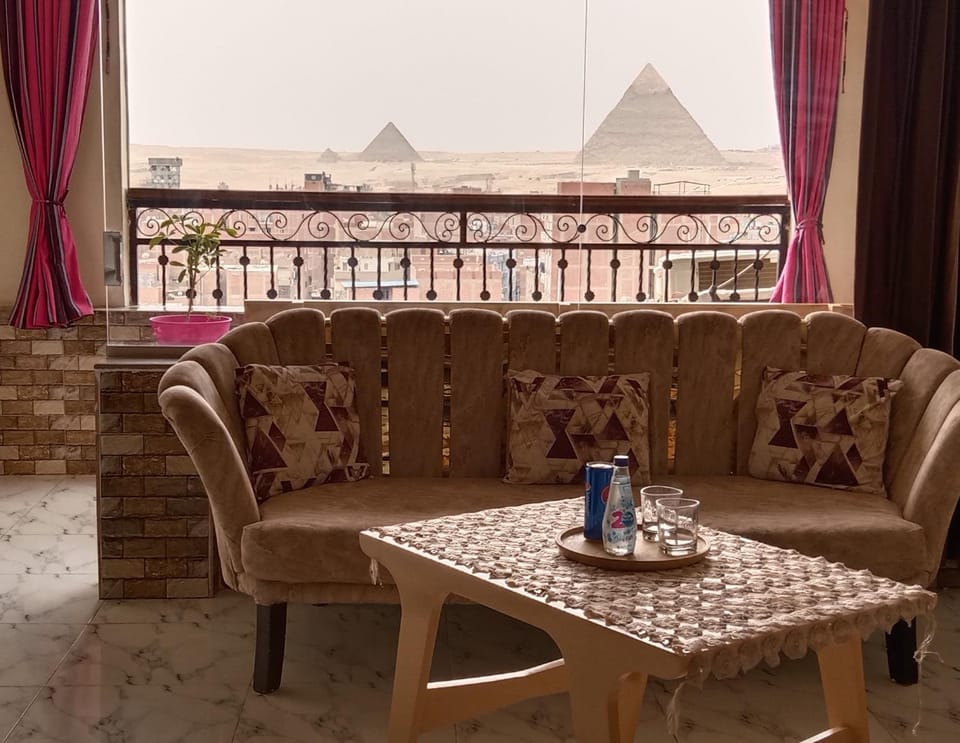 Balcony/Terrace, Living room, Landmark view