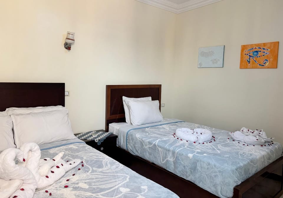 Bedroom, towels