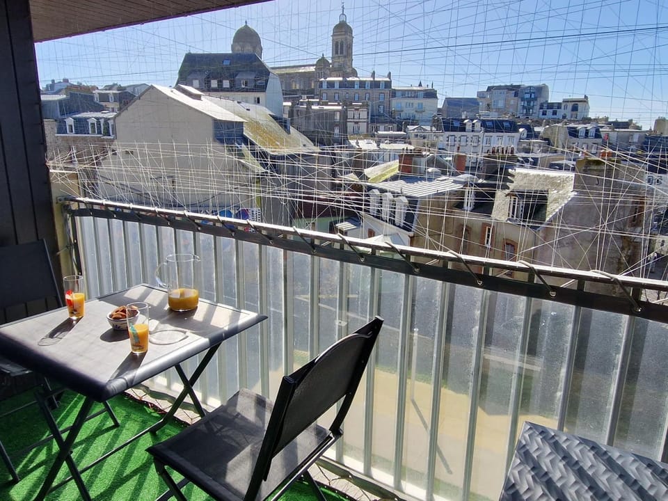 Appartement au centre de Granville avec garage privatif et Wi-Fi gratuite - FR-1-361-510 Apartment in Granville