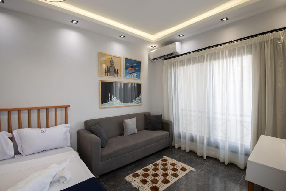 Bed, Living room, Photo of the whole room, Seating area, Bedroom