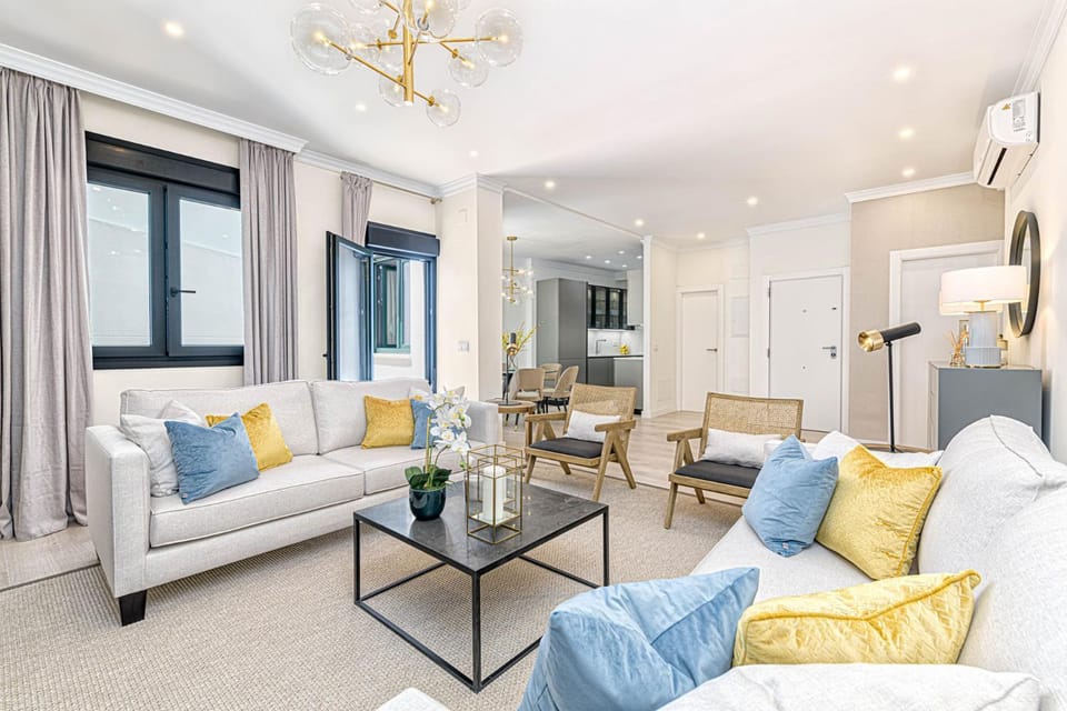 Communal lounge/ TV room, Living room
