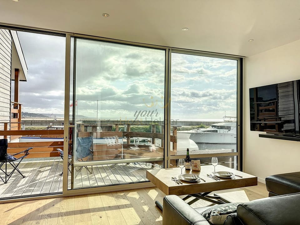 Le Yacht YourHostHelper Apartment in Deauville