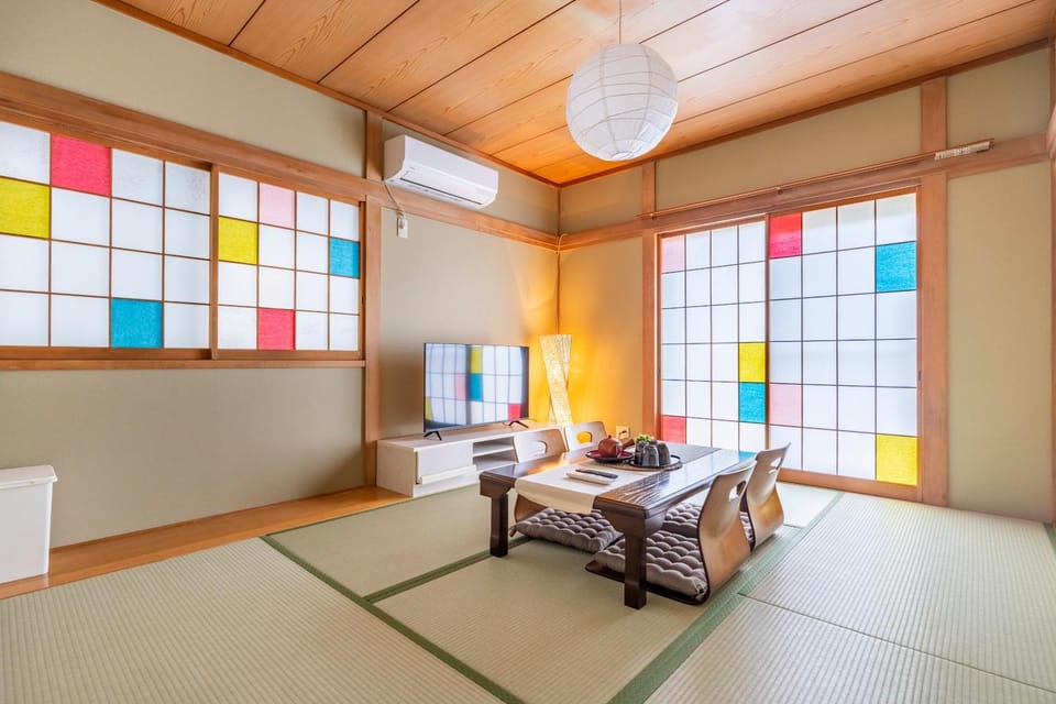 TV and multimedia, Seating area, Bedroom, air conditioner