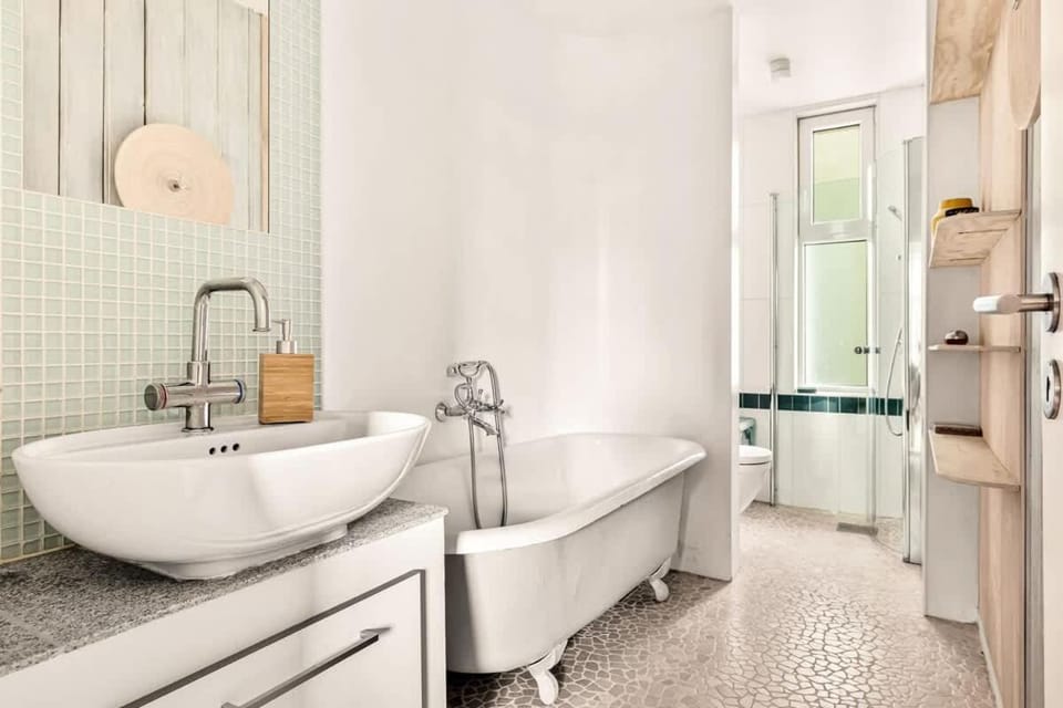 Shower, Toilet, Bathroom, Bath