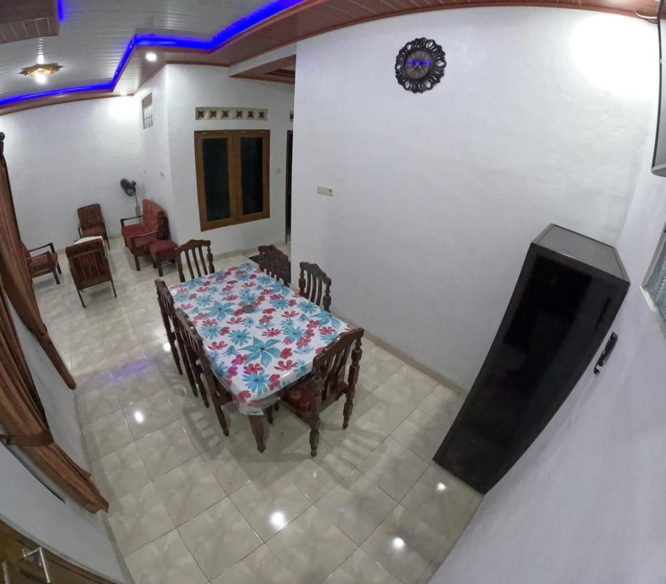 Seating area, Dining area