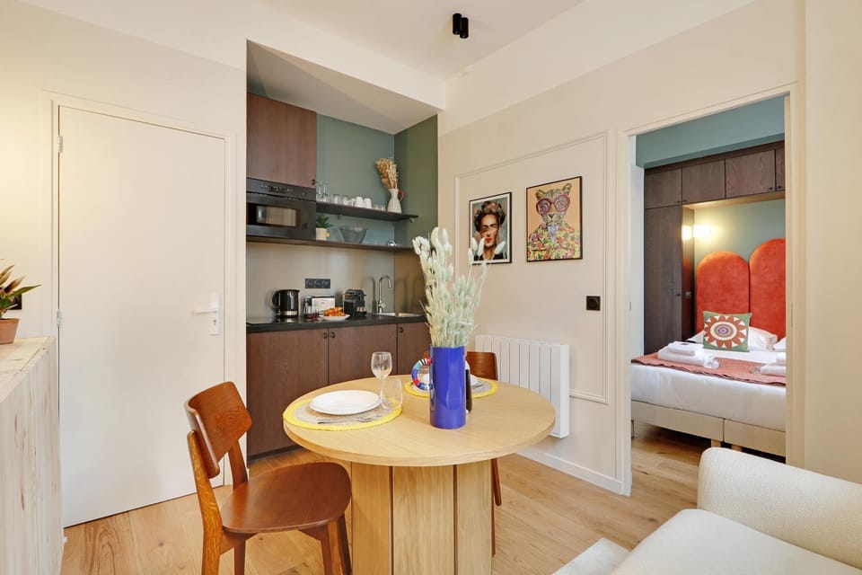 Living room, Dining area, pet friendly