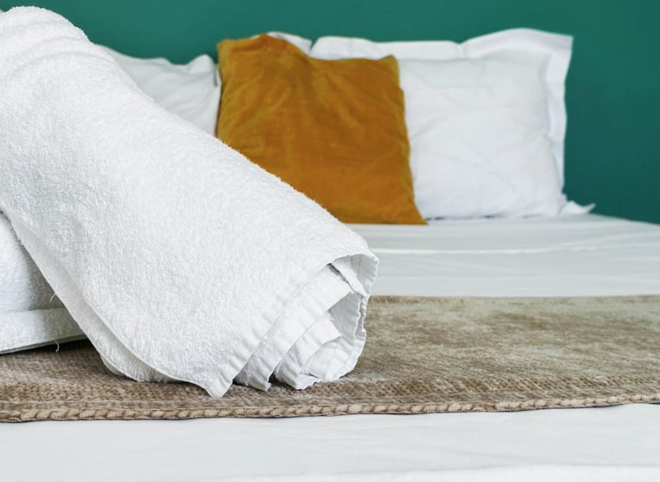 Bed, Bedroom, towels