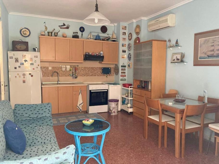 Kitchen or kitchenette, Living room, Dining area, air conditioner