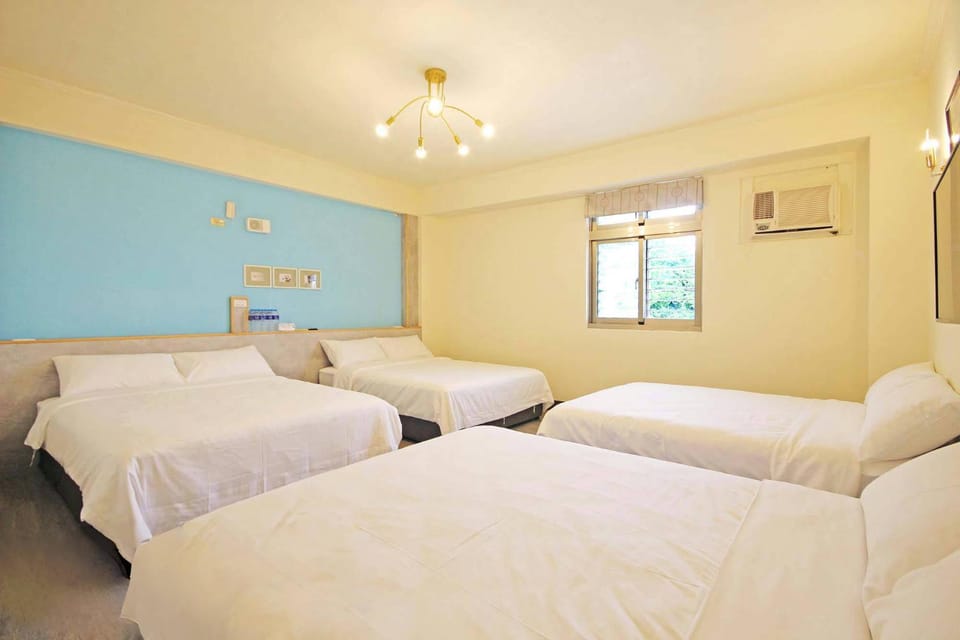 Bed, Photo of the whole room, Bedroom, air conditioner