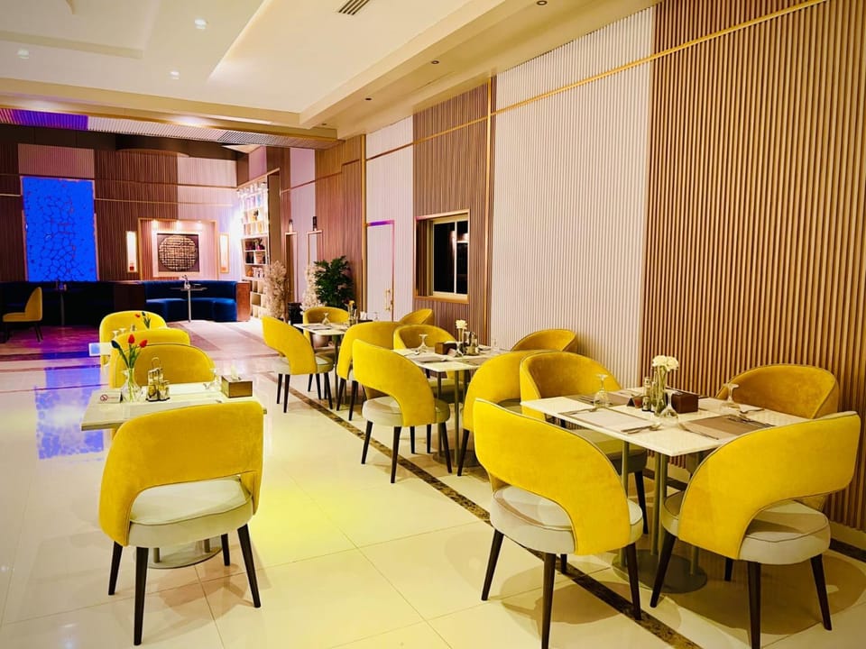 Restaurant/places to eat, Restaurant/places to eat