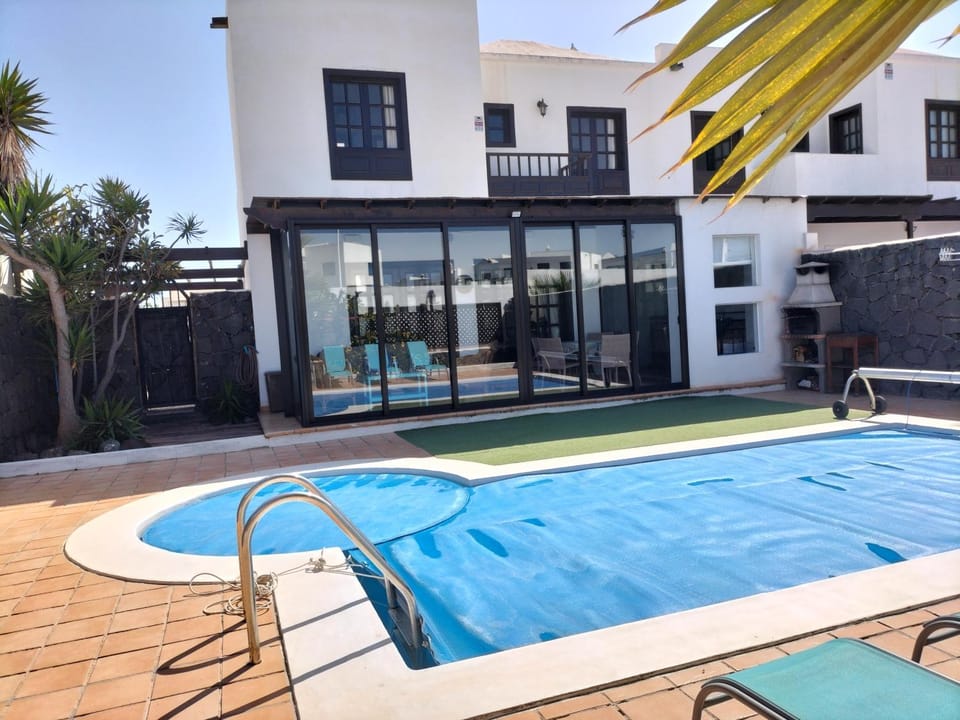 Lovely Villa Kiluka heated pool House in Playa Blanca