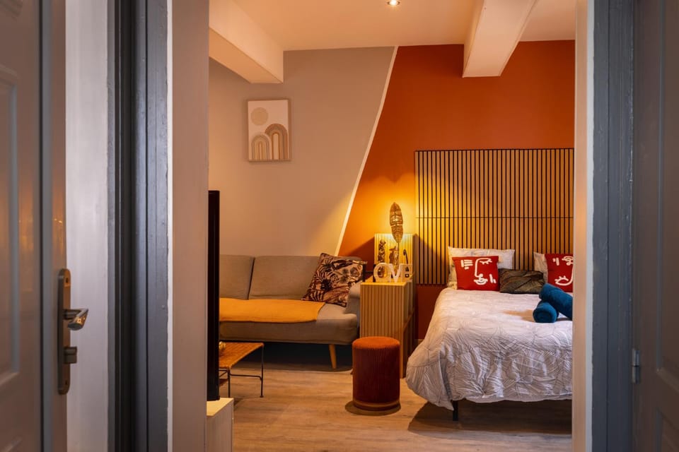 Bedroom, towels