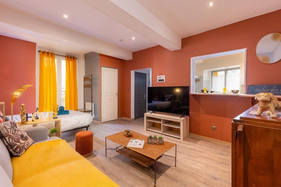 Kitchen or kitchenette, Living room