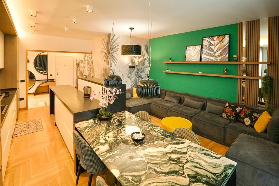 Communal lounge/ TV room, TV and multimedia, Living room, Seating area, Dining area, Evening entertainment