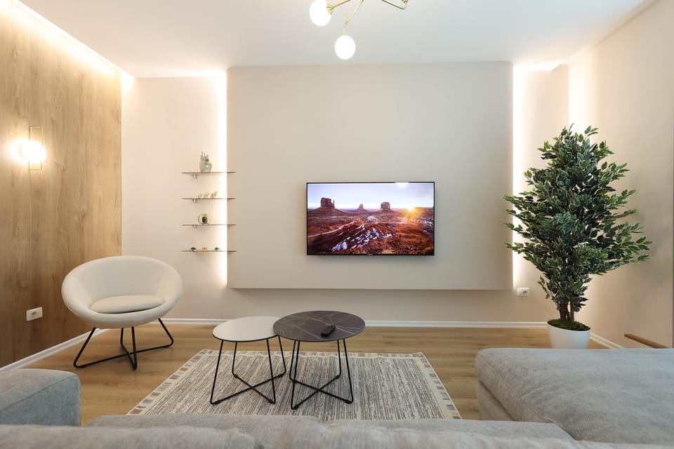 Communal lounge/ TV room, TV and multimedia, Living room, Seating area, Evening entertainment