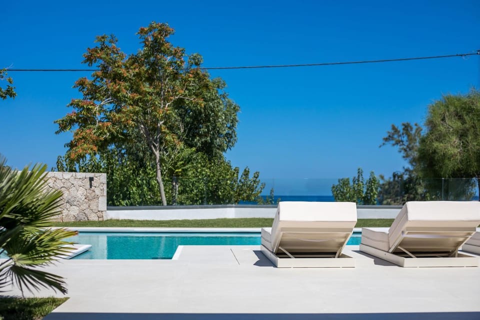 Day, Natural landscape, Pool view, Sea view, Swimming pool, sunbed