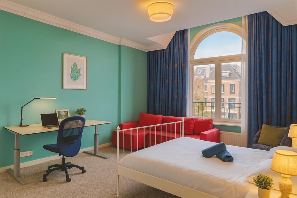 Living room, Photo of the whole room, Seating area, Bedroom