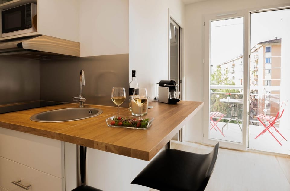 Kitchen or kitchenette, Other, Dining area, minibar