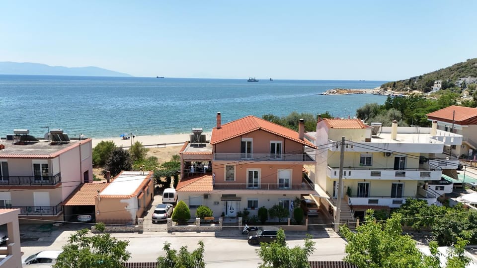 Property building, Neighbourhood, Bird's eye view, Beach, Location