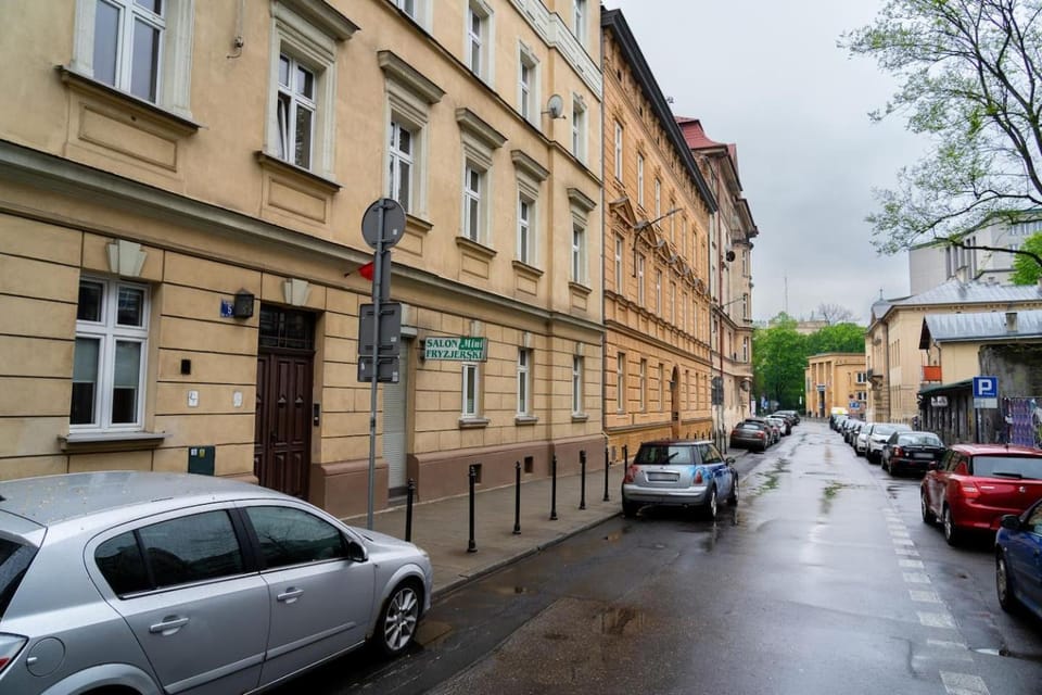 Property building, Neighbourhood