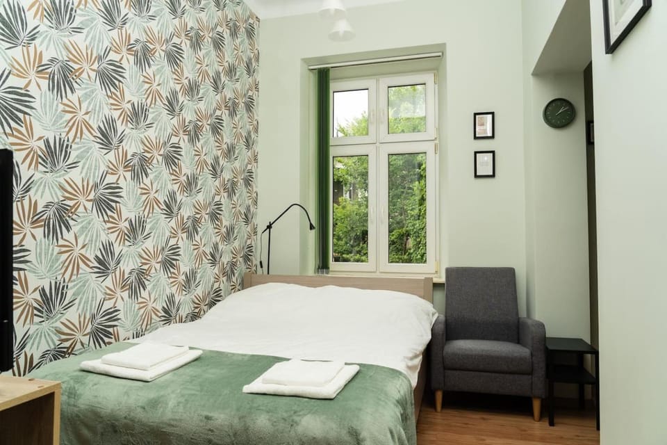 Bed, Photo of the whole room, towels