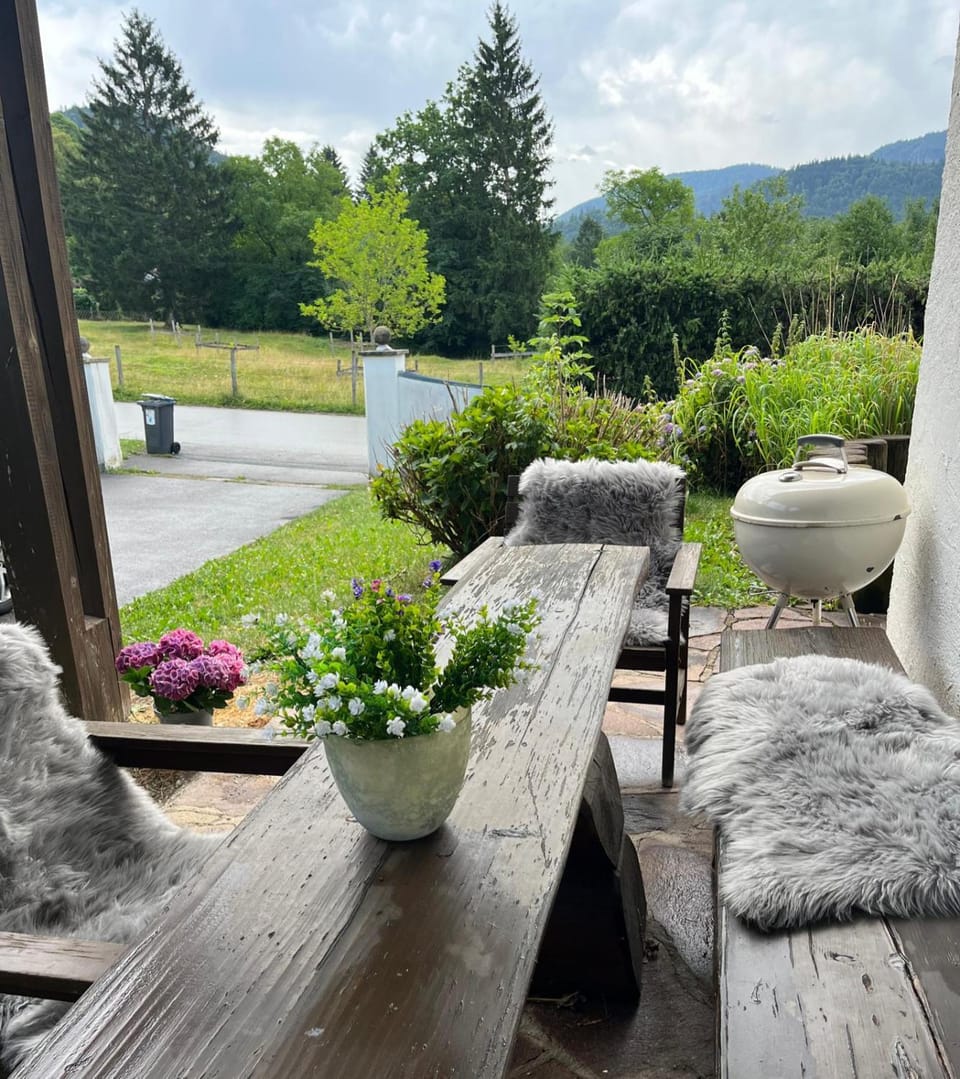 Facade/entrance, Natural landscape, Garden, Seating area, Garden view, Mountain view