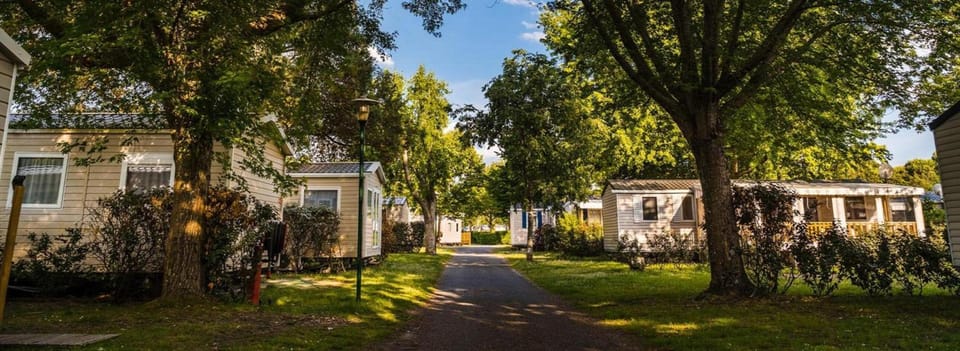 Neighbourhood, Street view