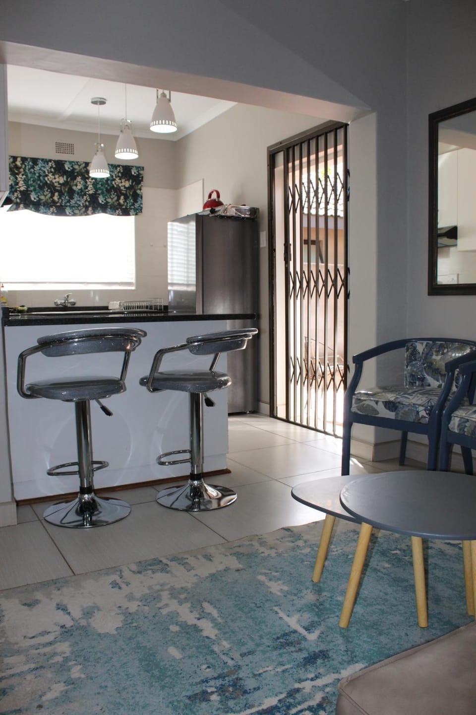 Kitchen or kitchenette, Seating area, Dining area