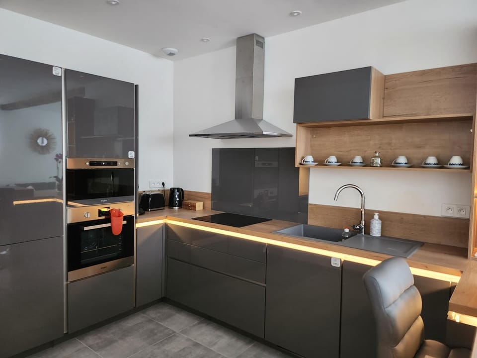 Kitchen or kitchenette, dishwasher, oven, stove