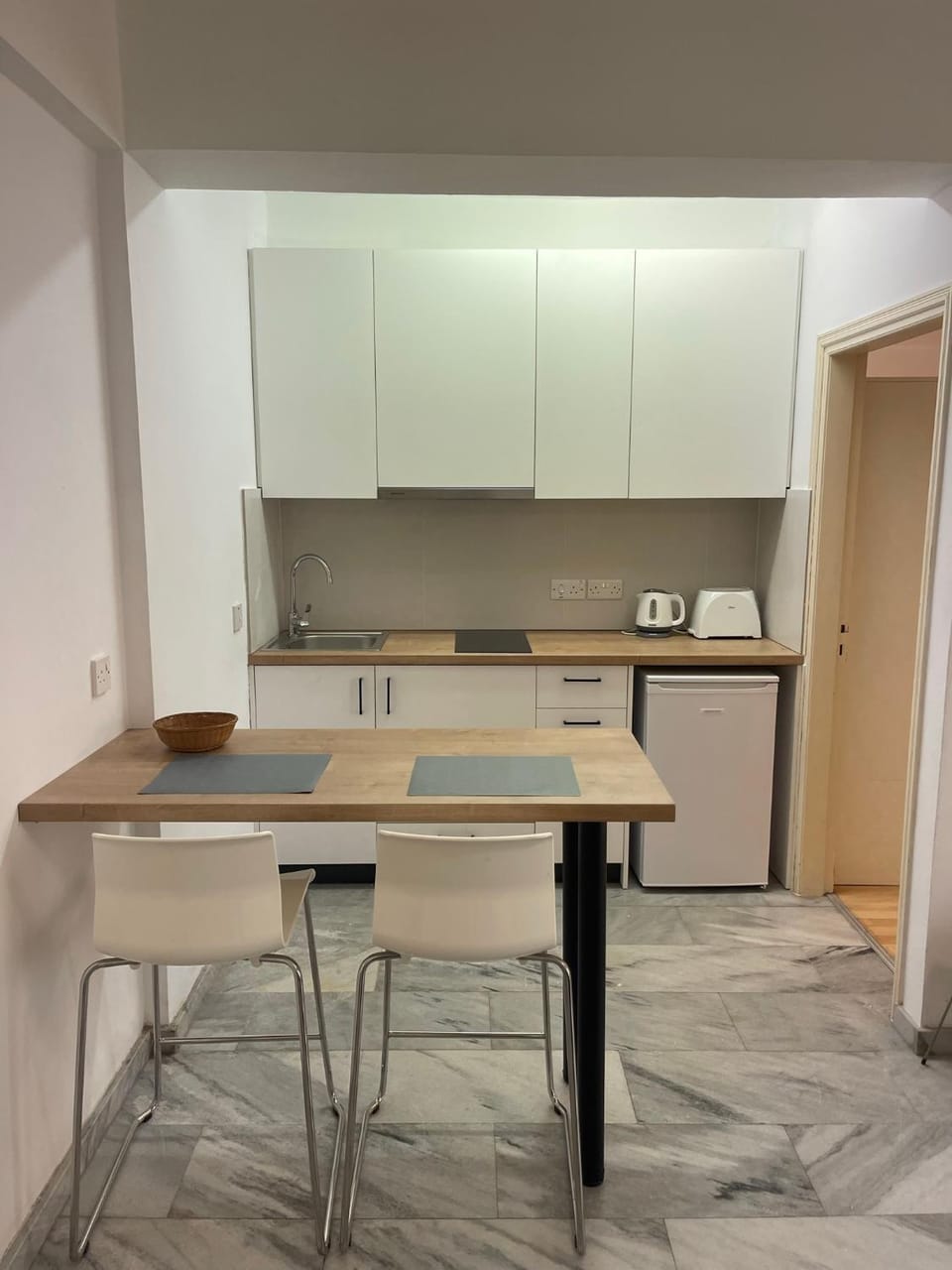 Kitchen or kitchenette, Dining area, stove