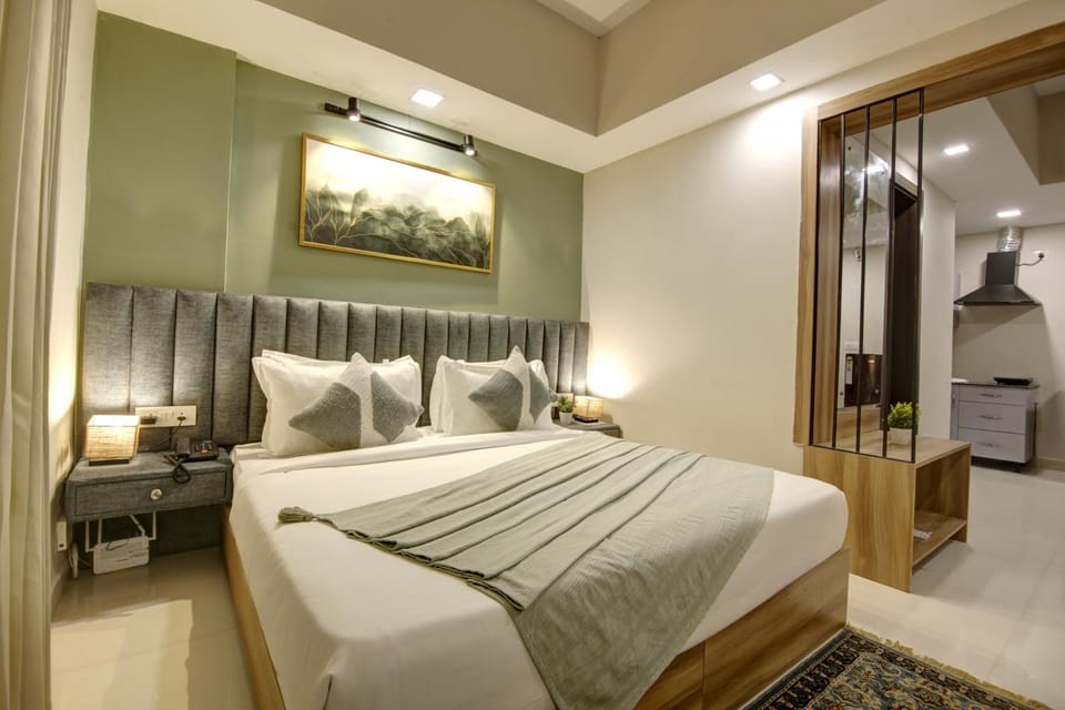 Bed, Living room, Photo of the whole room, Seating area, Bedroom