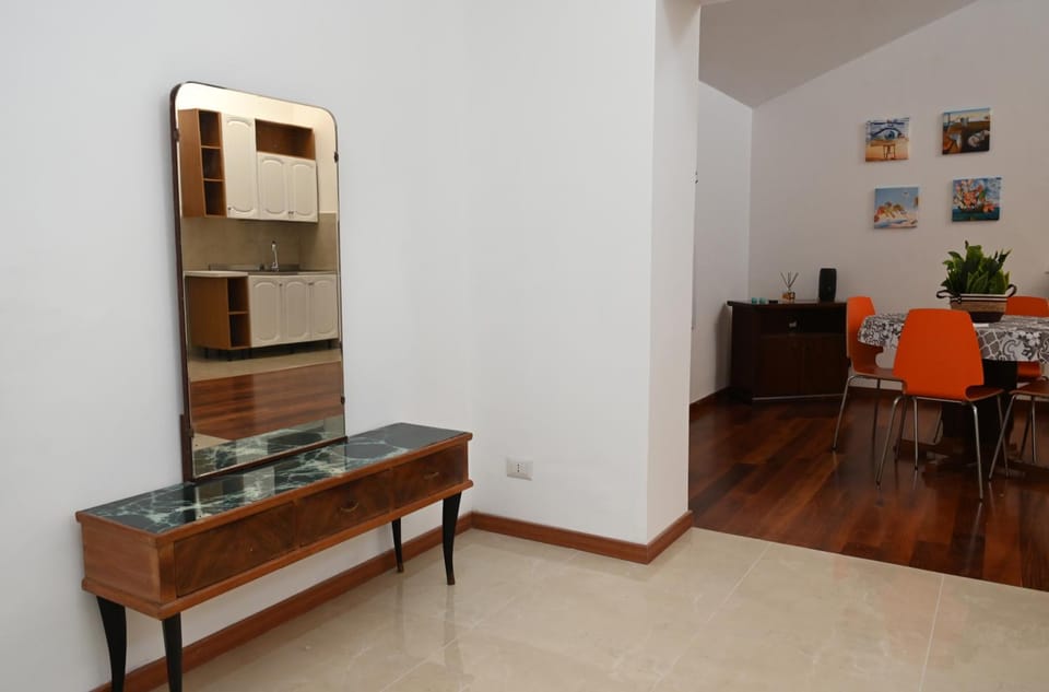 Kitchen or kitchenette, Living room, Seating area