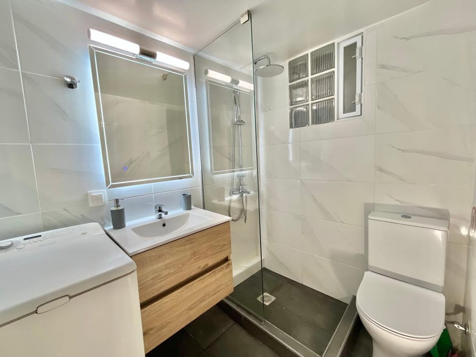 Toilet, Bathroom, washing machine, dryer