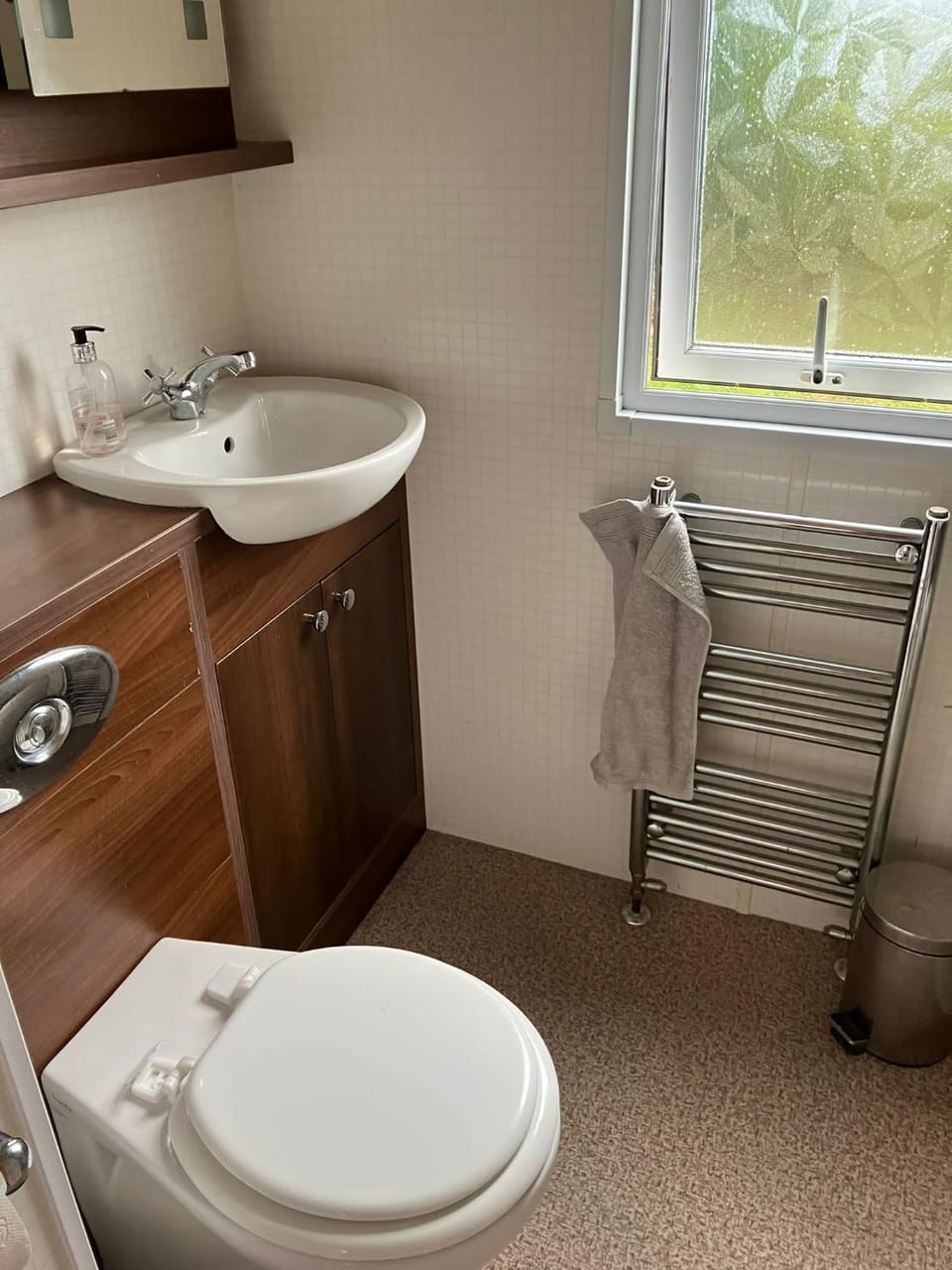 Bathroom, towels