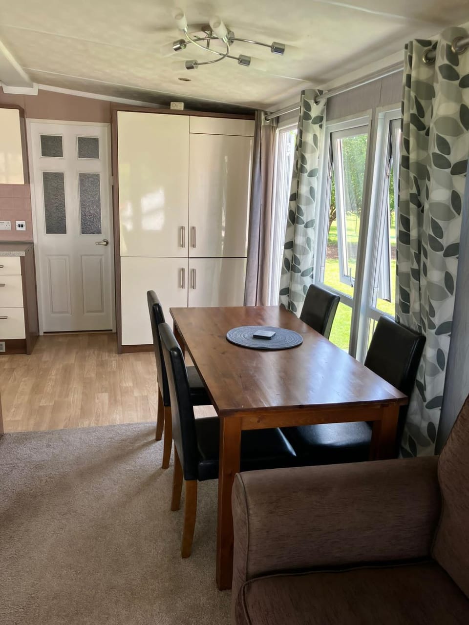 Seating area, Dining area