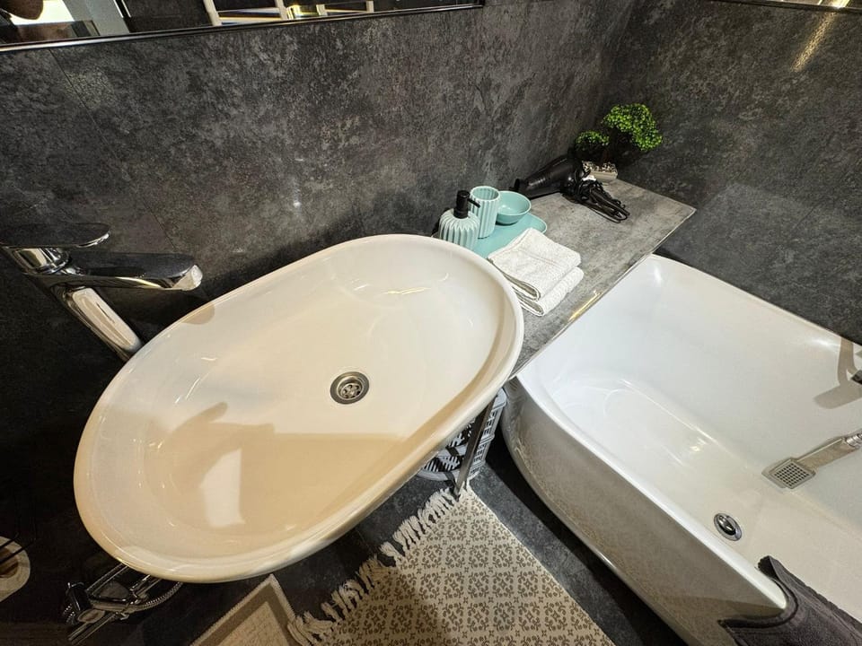 Bathroom, Bath, towels