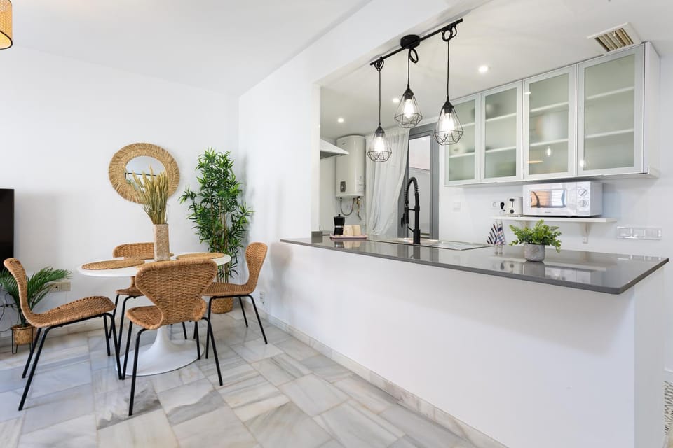 Dining area, kitchen