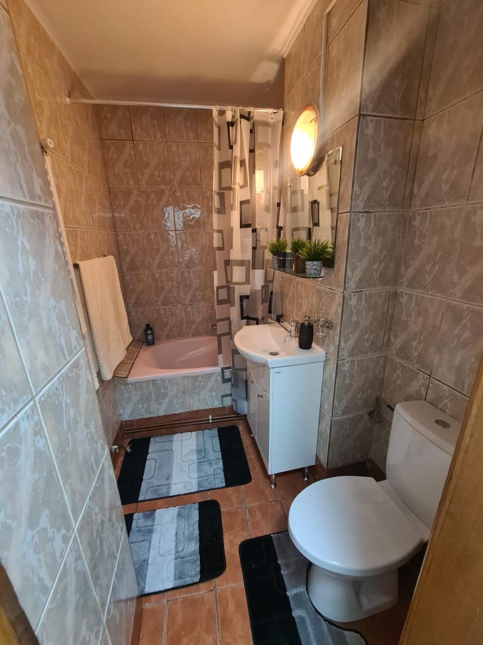 Shower, Toilet, Bathroom, Bath, towels