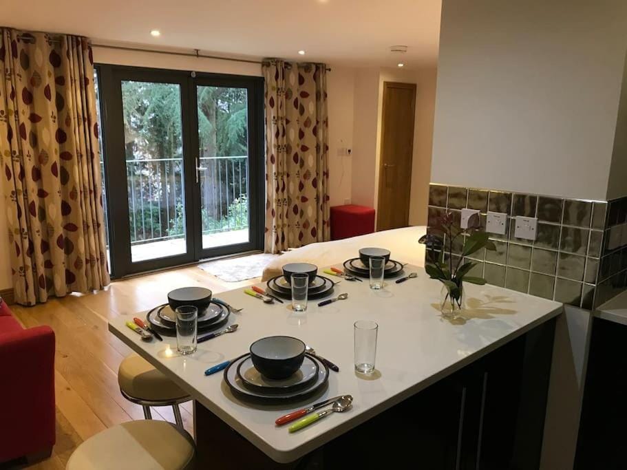 Fantastic Cotswolds hideaway Cleeve Hill House in Cotswold District