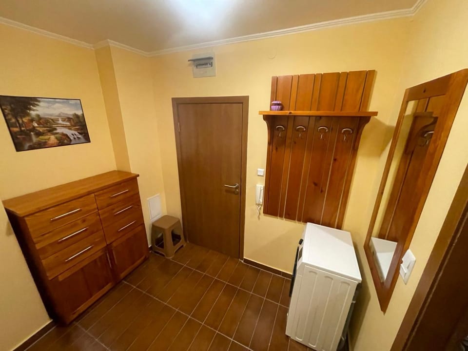 wardrobe, washing machine