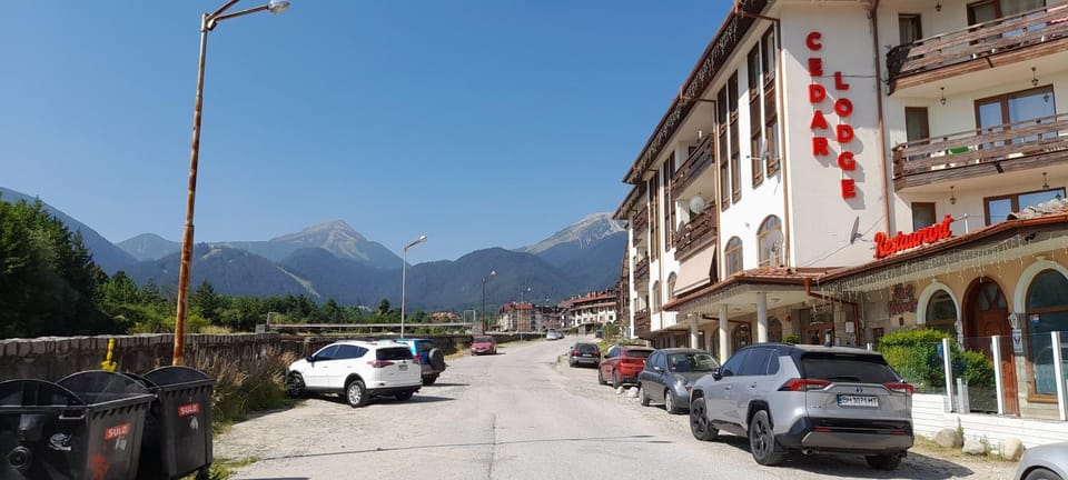 Property building, Mountain view, Street view, Location, Parking