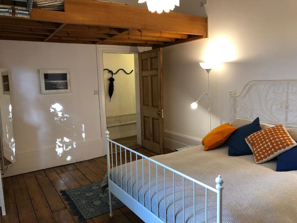 Artistic spacious flat in central Brixton Apartment in London Borough of Southwark