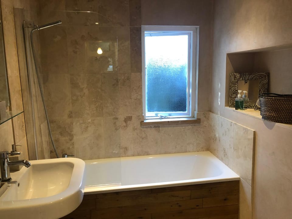 Artistic spacious flat in central Brixton Apartment in London Borough of Southwark